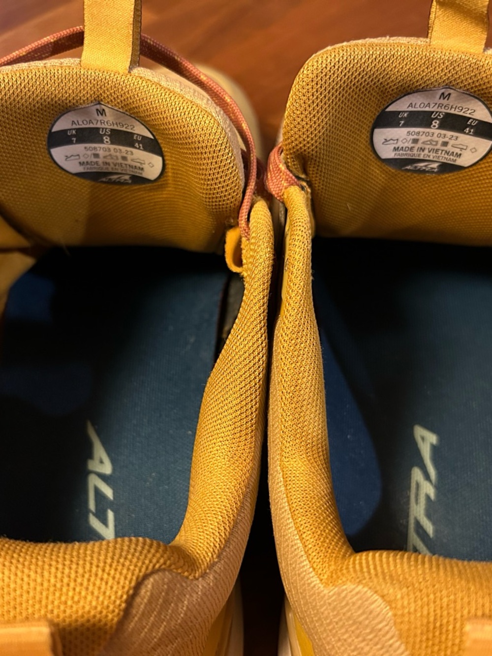 ALTRA Lone Peak 7 - M8/W9.5 Gold Trail Runner with Pink Laces & Sole - Picture 9 of 12